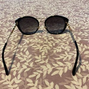 Burberry sunglasses like new